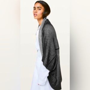 lululemon Exaltation yoga wrap